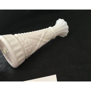 Vintage‎ milk glass bud vase